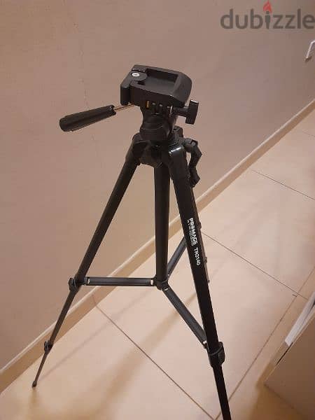 Canon DSLR 2000D Camera, EF-S 18-55 III kit
+ Promage Camera Tripod 6