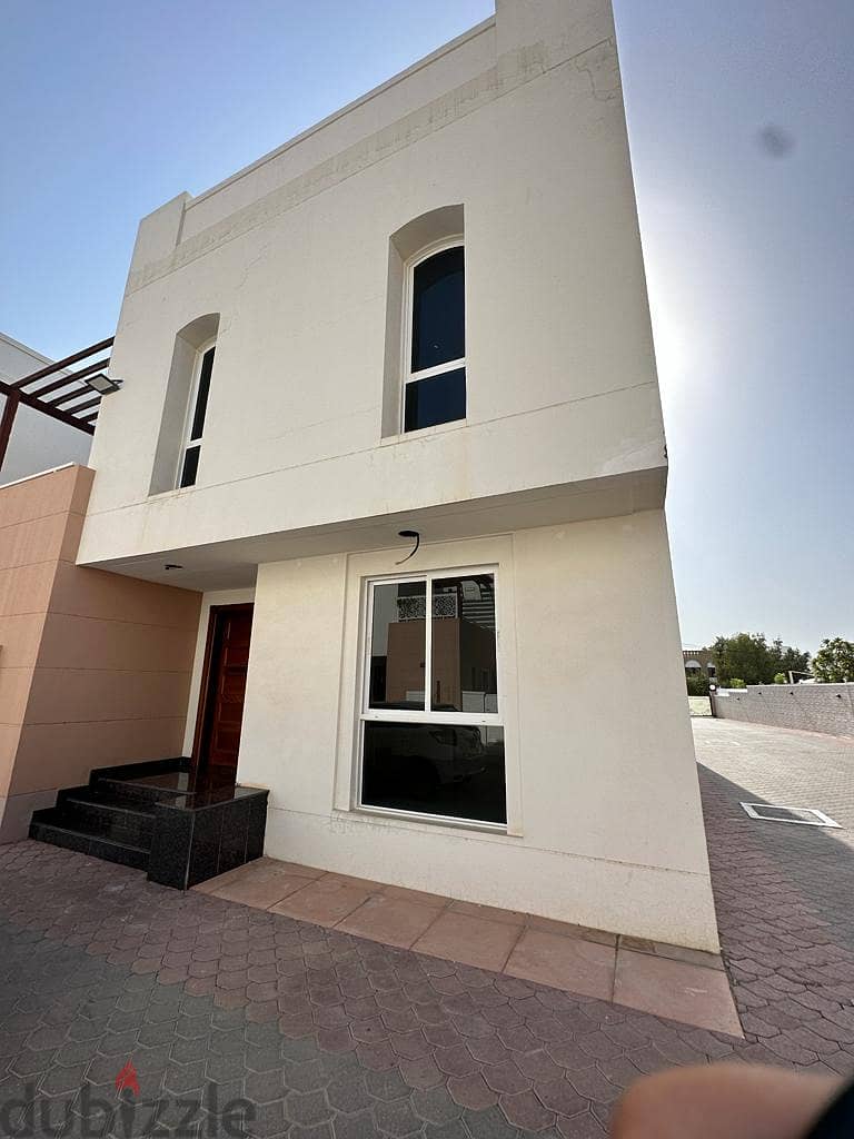 6AK3-"Stunning 4BHK Villa for rent near Qurom Garden Awaits!" 1