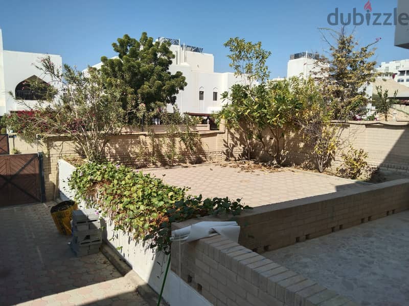 6AK7-Modern style 3 Bhk villa for rent in Qurom Ras Al-Hamra close to 1