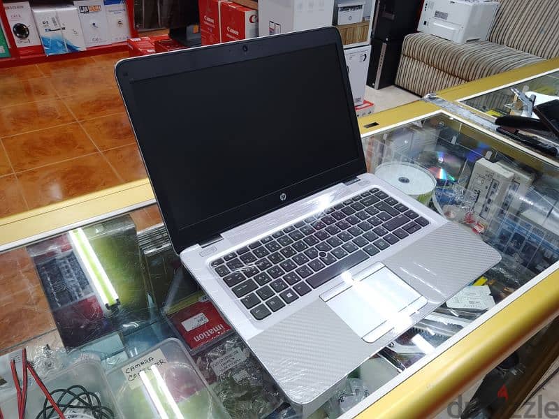 HP core i5. ram 8 gb. SSD 256gb. bag + charger+mouse 1