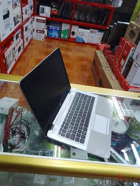 HP core i5. ram 8 gb. SSD 256gb. bag + charger+mouse 2