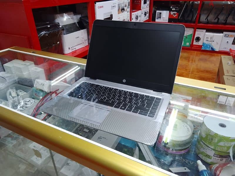 HP core i5. ram 8 gb. SSD 256gb. bag + charger+mouse 3