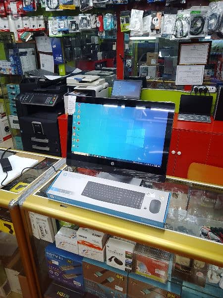 HP All-in-one. touch screen Core i5. RAM 8gb. SSD 256gb 2