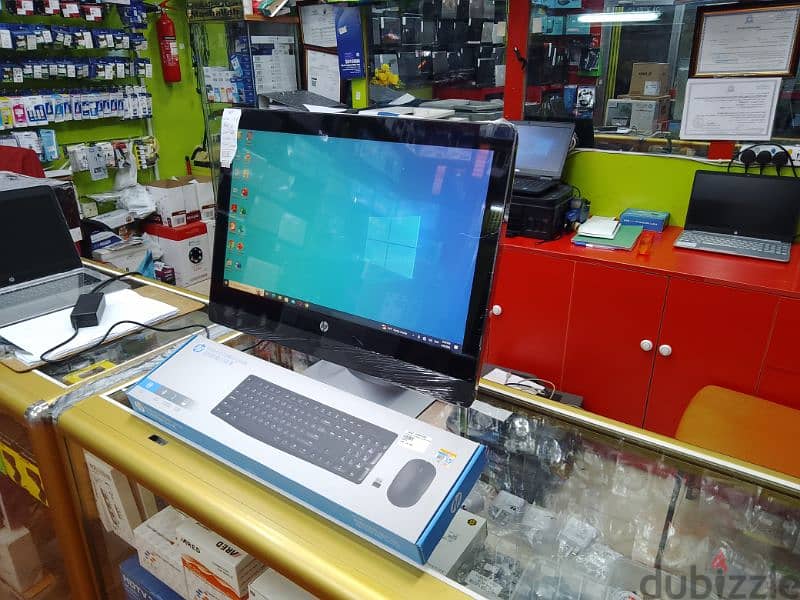 HP All-in-one. touch screen Core i5. RAM 8gb. SSD 256gb 3