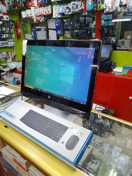 HP All-in-one. touch screen Core i5. RAM 8gb. SSD 256gb 4