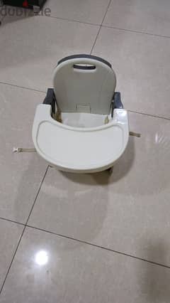 Kids dinning chair attachable type.