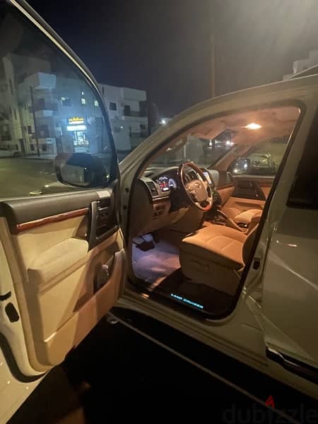 Land Cruiser. 2015. GXR V8. Expat driven. No accident. Clean Oman car 4
