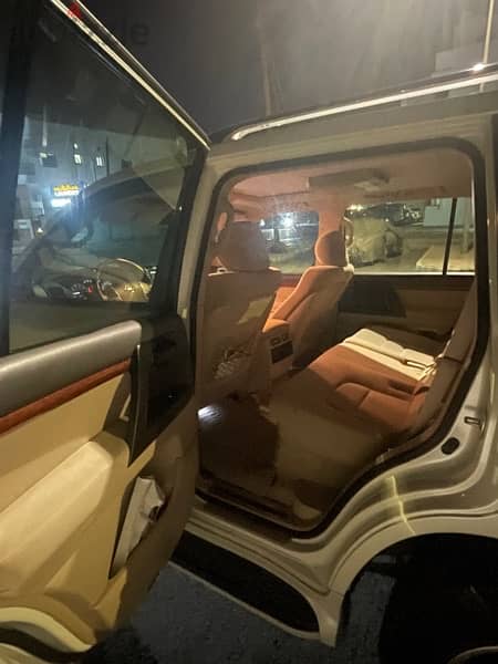 Land Cruiser. 2015. GXR V8. Expat driven. No accident. Clean Oman car 5