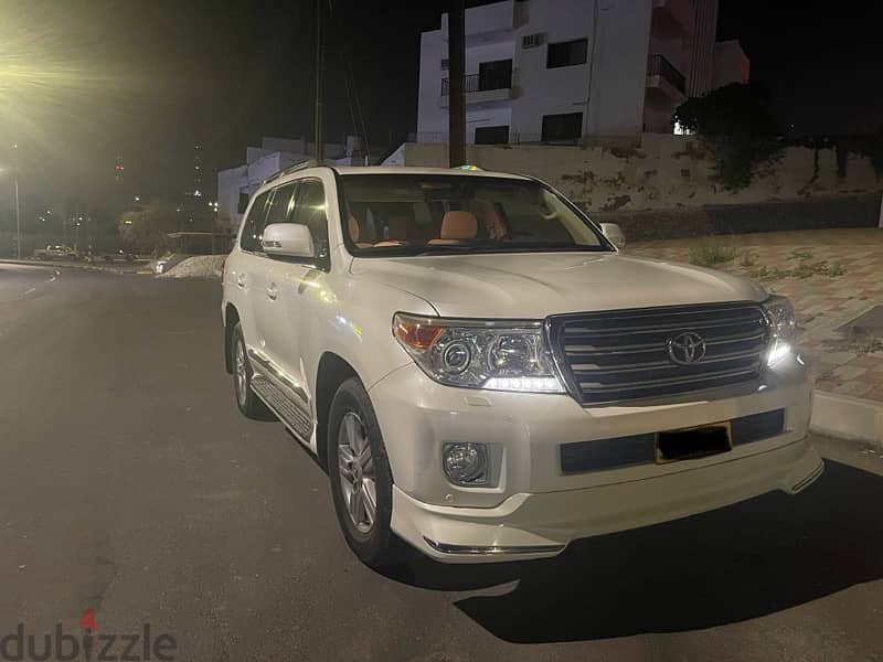 Land Cruiser. 2015. GXR V8. Expat driven. No accident. Clean Oman car 10