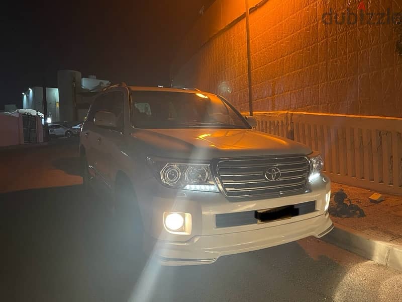 Land Cruiser. 2015. GXR V8. Expat driven. No accident. Clean Oman car 16