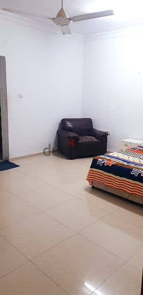 room for rent with attached bathroom al khuwair behind sagarpolyclinic 1