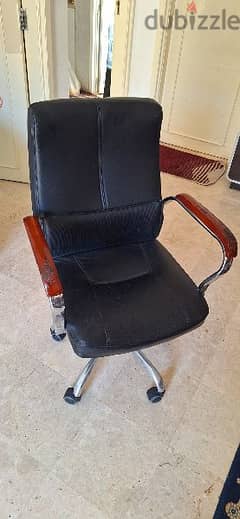 Office type rotating chair in good condition can be used for gaming. 0