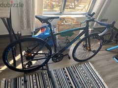 like new road bike with pedals for shoes