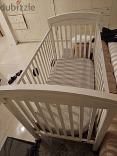 Juniors brand Baby Crib in excellent condition