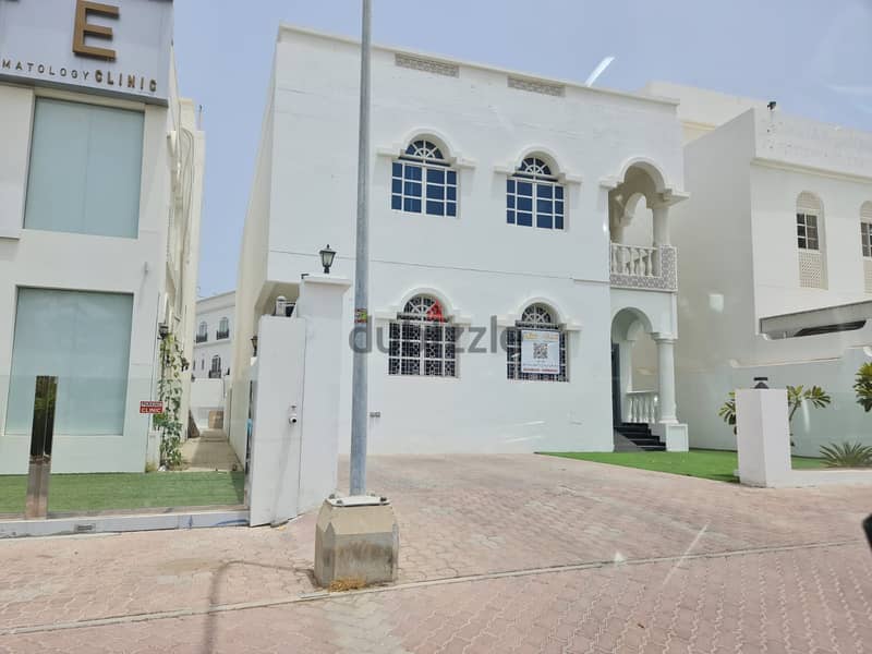 6AK4-Luxury Commercial villa located in Qurom 1