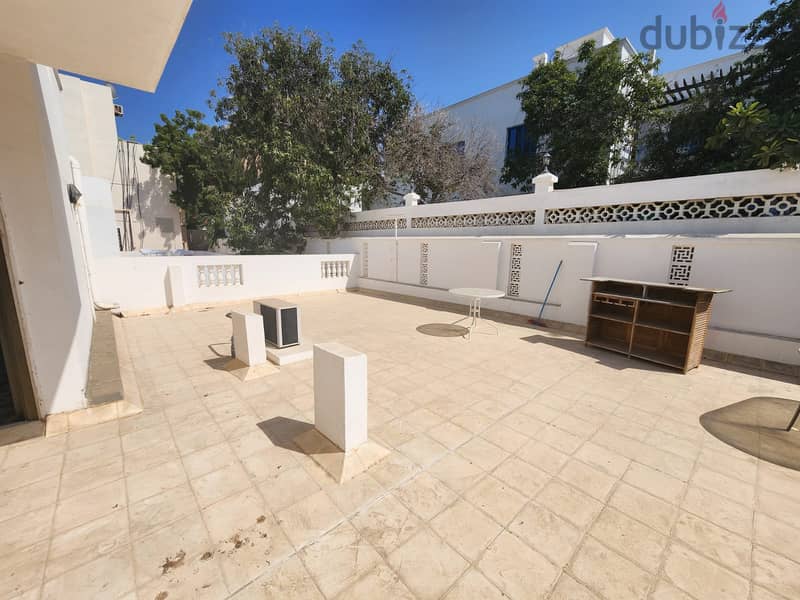 6AK8-Standalone 4bhk Villa for rent facing the beach in Qurom. فيلا مس 10