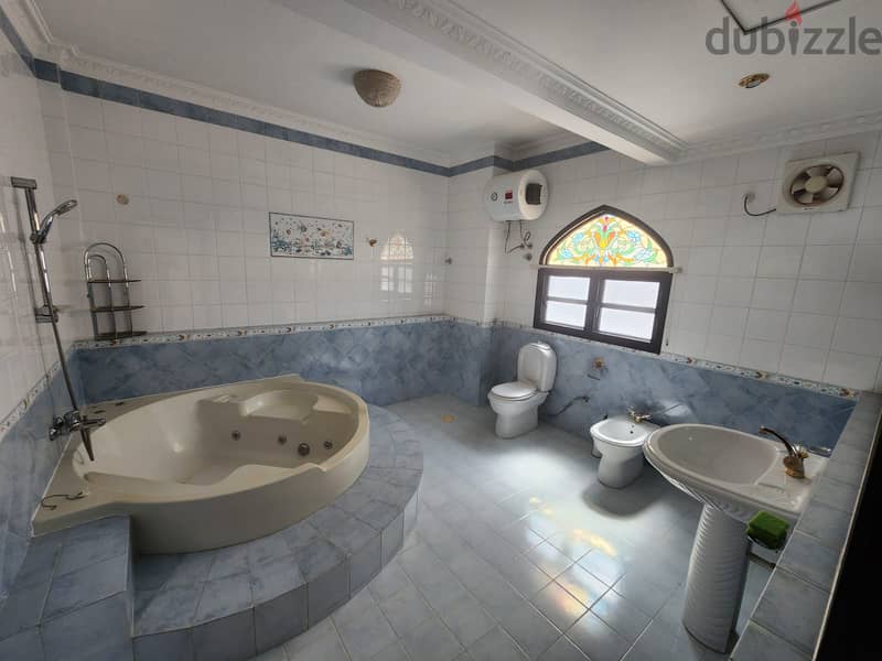 6AK8-Standalone 4bhk Villa for rent facing the beach in Qurom. فيلا مس 15