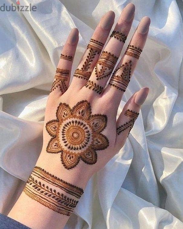 Henna Artist or Mehandi designs appaly for Eid and all the parties. 2