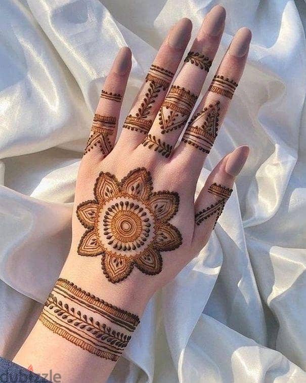 Henna Artist available for Eid and all parties and Occasions. 3