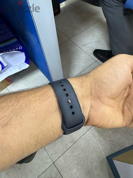 45mm Apple Watch series -8 Black sports Band - 1 year used only 2