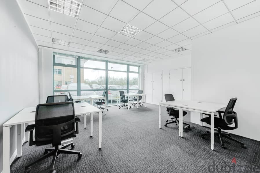Open plan office space for 15 persons in Muscat, Pearl Square 5