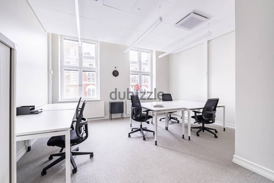 Open plan office space for 15 persons in Muscat, Pearl Square 8