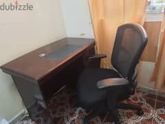 study table with chair with wheels in good condition with drawers 0