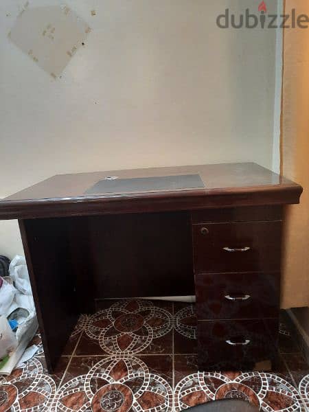 study table with chair with wheels in good condition with drawers 1
