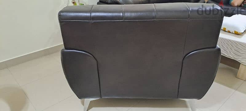 1 seater BIG . . very good condition 2