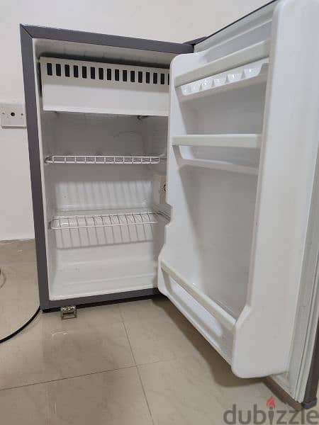 room for rent in alkhoud 7 all amenities are free 5