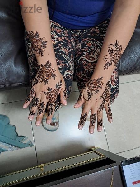 henna artist 3