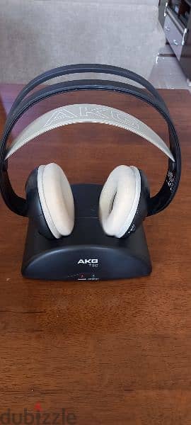 AKG wireless rechargeable headphones with comfortable soft earpads 1