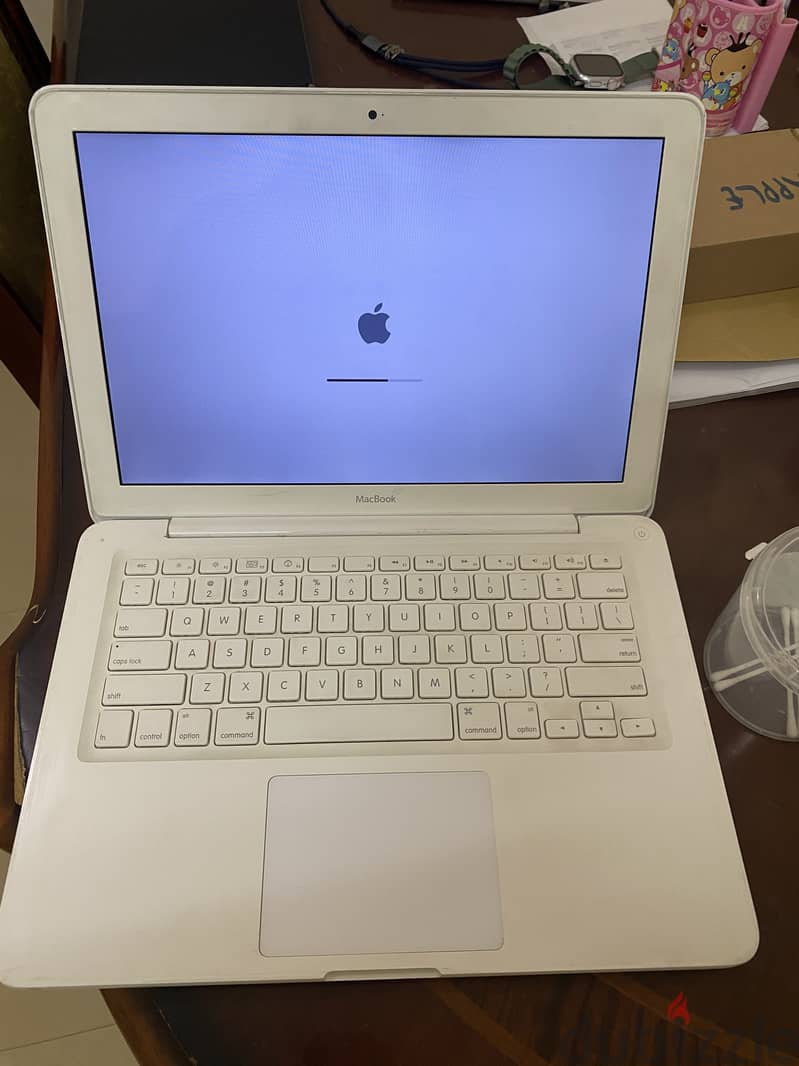 Used Apple laptop 35 OMR 1