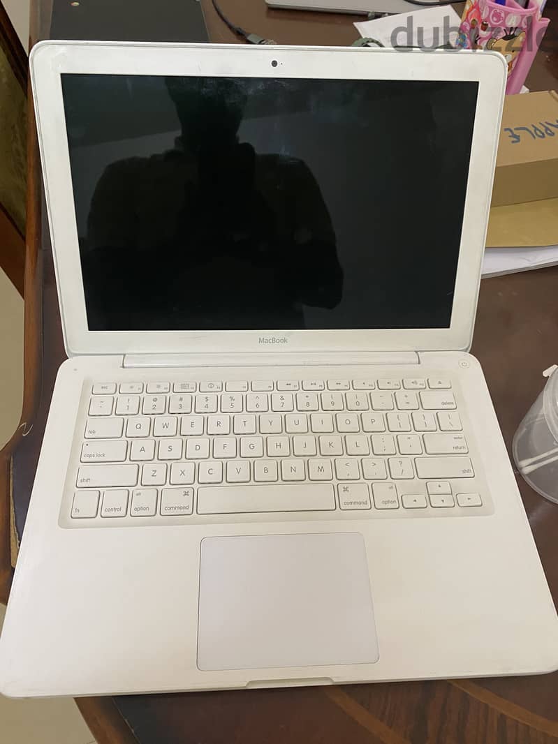 Used Apple laptop 35 OMR 2