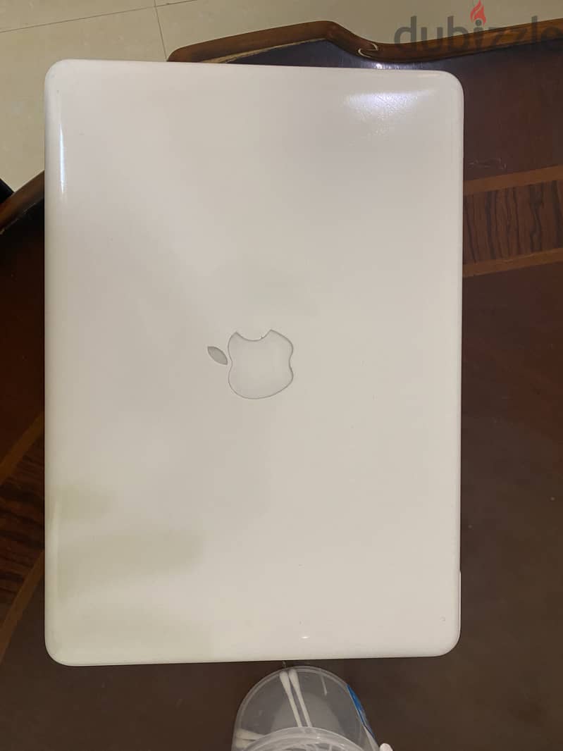 Used Apple laptop 35 OMR 4