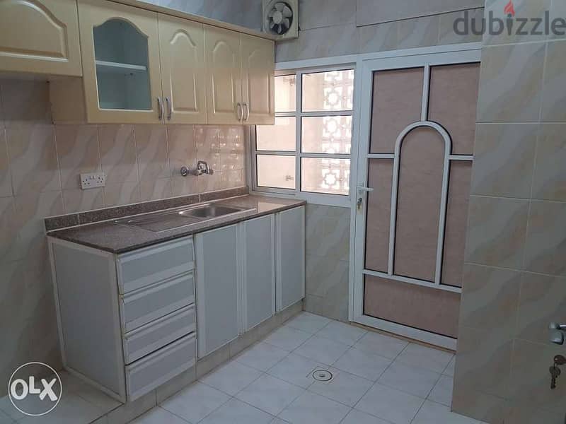 3 bedrooms flat for commercial use at 18 Nov street one month free 7