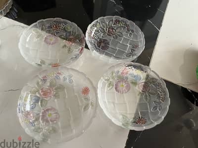 Serving plates ( 4 pieces)