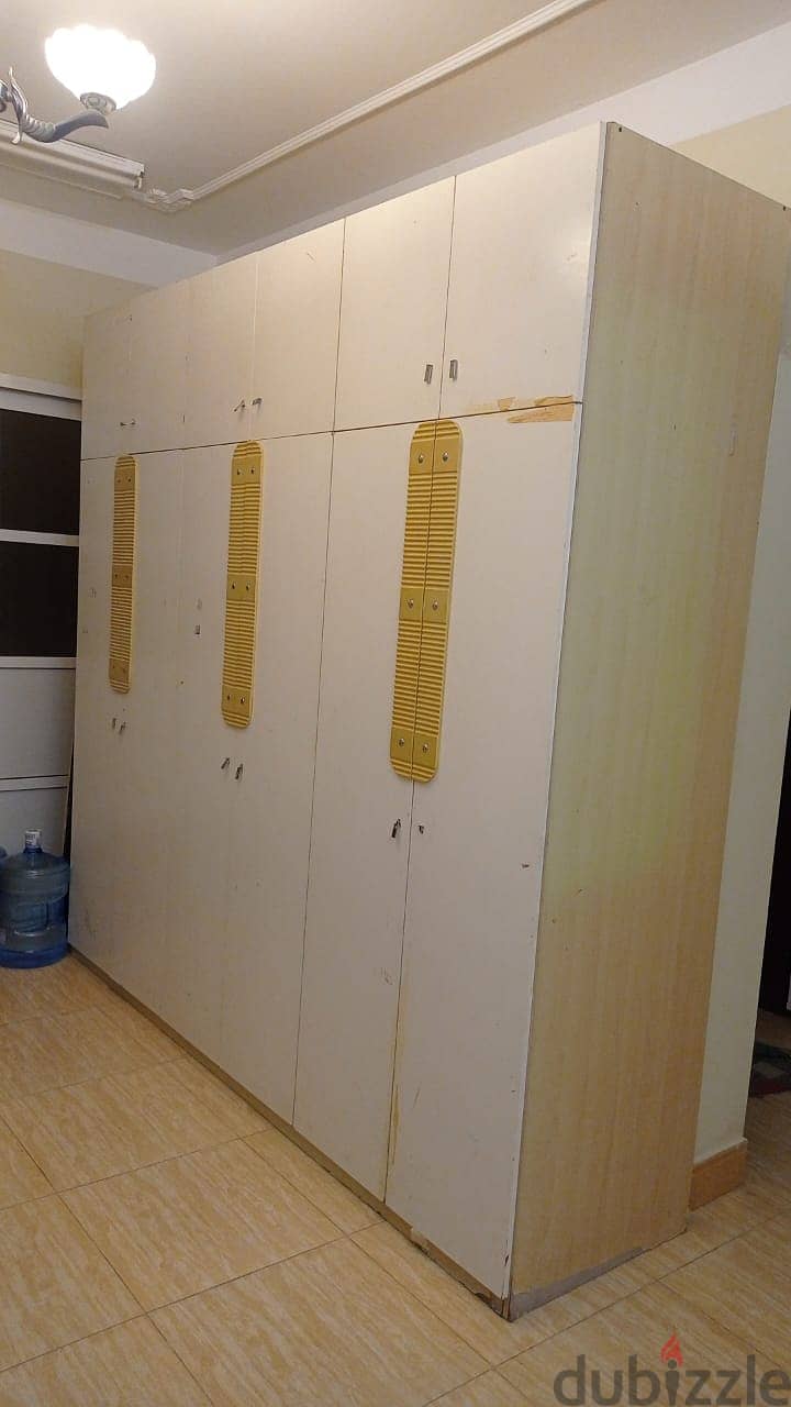 Walldrob cupboard 3