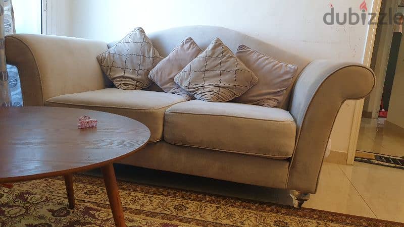 very clean condition sofa , king size 1