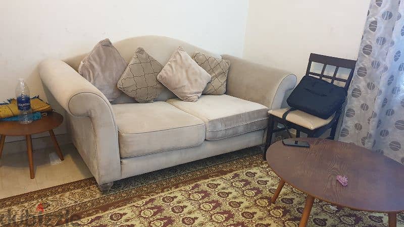 very clean condition sofa , king size 2