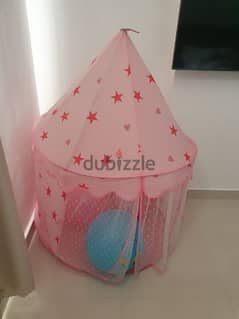 tent excellent condition with set of blastic balls