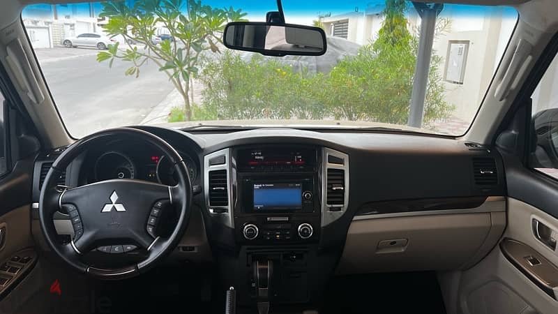 GCC 2020 Pajero 3.8L Premium lady driven car 6