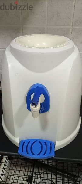 Simple Water Dispenser with 2 Bottles. 3