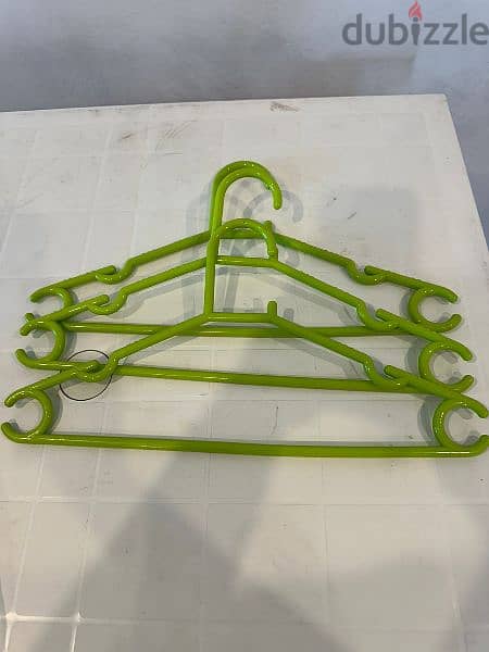 75 pieces of clothes hanger 2
