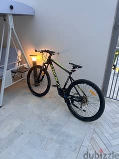 Mountain bike for sale new condition سيكل جبلي للبيع استخدام خفيف