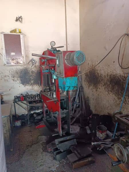 Dhawahi al-tayeb trading &repairing works lad Division 4