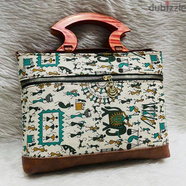 ladies hand bag with two handle only Rs 1.5 omr 1