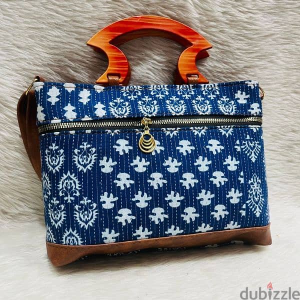 ladies hand bag with two handle only Rs 1.5 omr 4