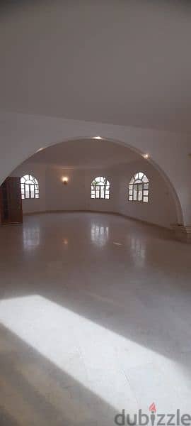 V225-Single villa 7 Bhk in Al Khuwair 2