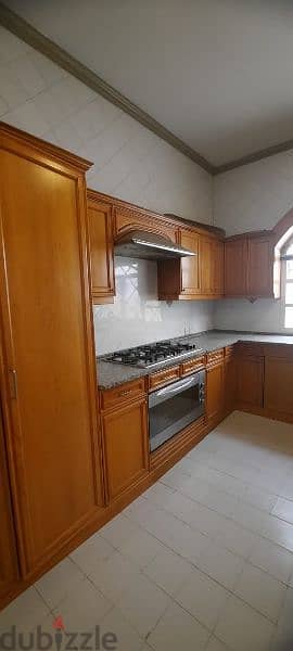 V225-Single villa 7 Bhk in Al Khuwair 8